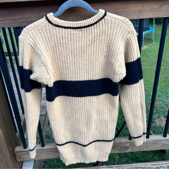 Universal Studios Hufflepuff Quidditch Adult Sweater Harry Potter - Picture 4 of 6